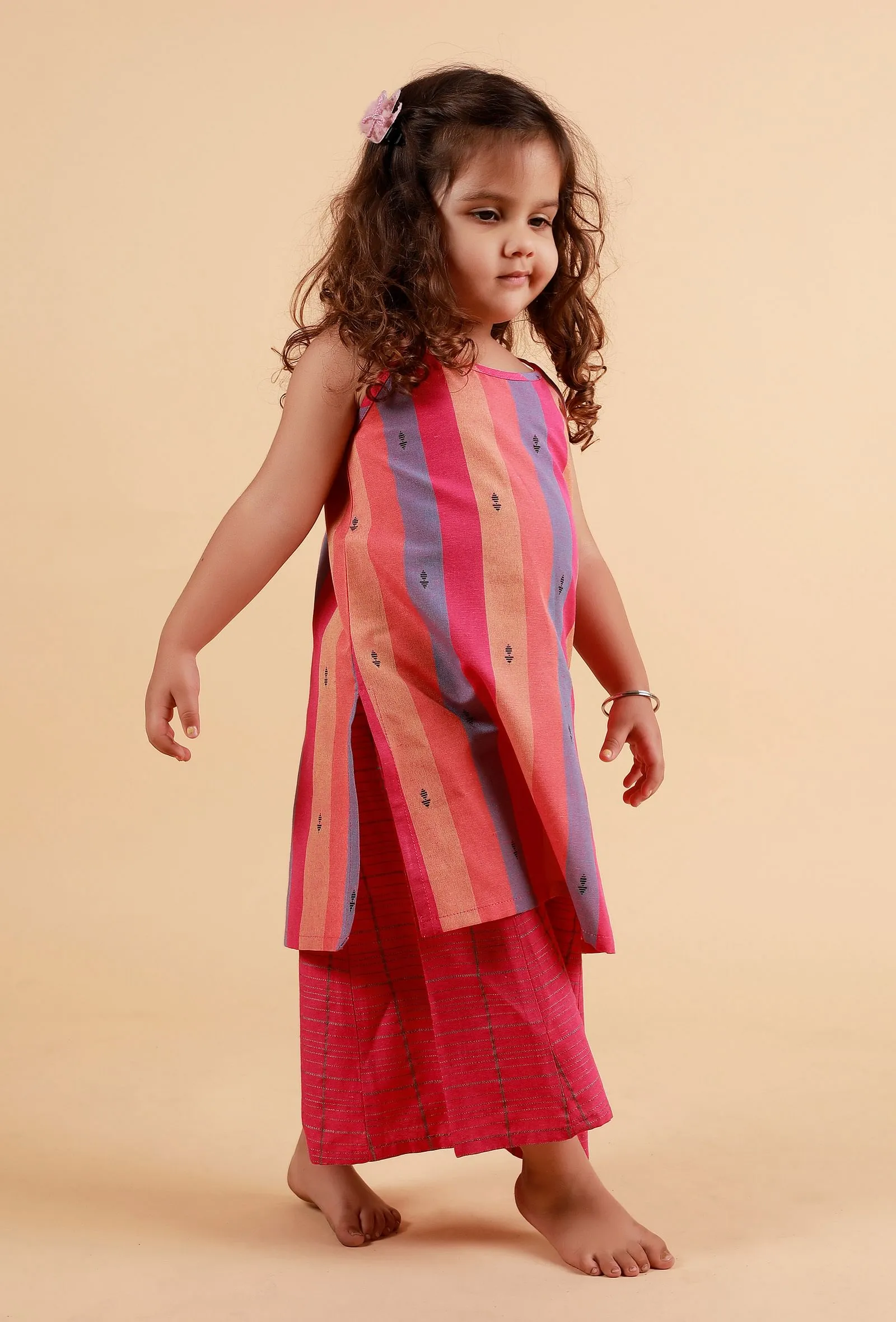 Set of 2: Pink Multicolor Stripe Sleeveless Kurta And Woven Pallazo Pants